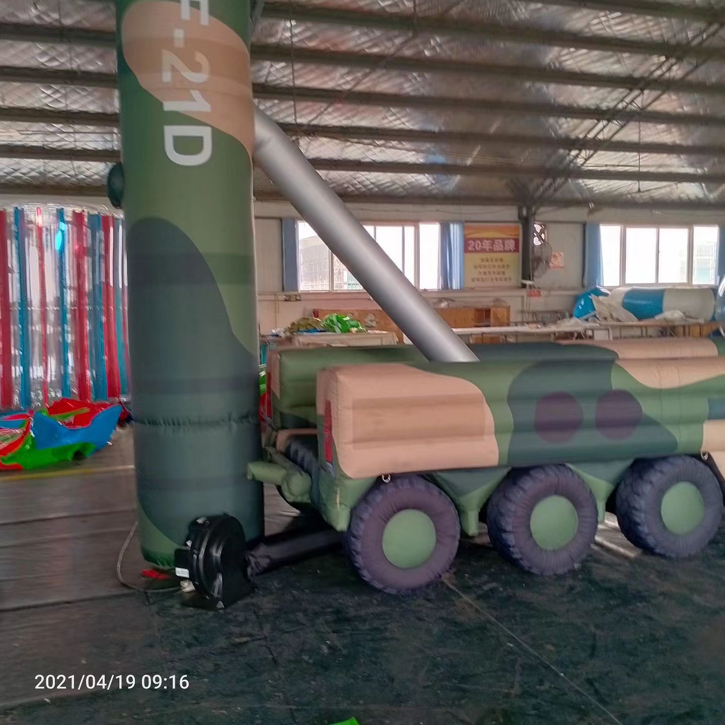 岱山军事演习中的充气目标车辆：模拟发射车雷达车坦克飞机